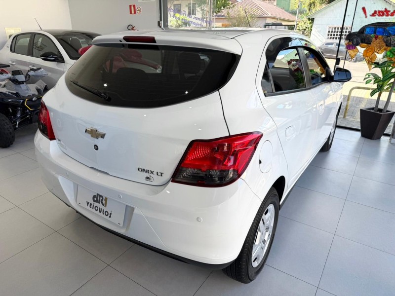ONIX 1.4 MPFI LT 8V FLEX 4P MANUAL - 2013 - CAXIAS DO SUL