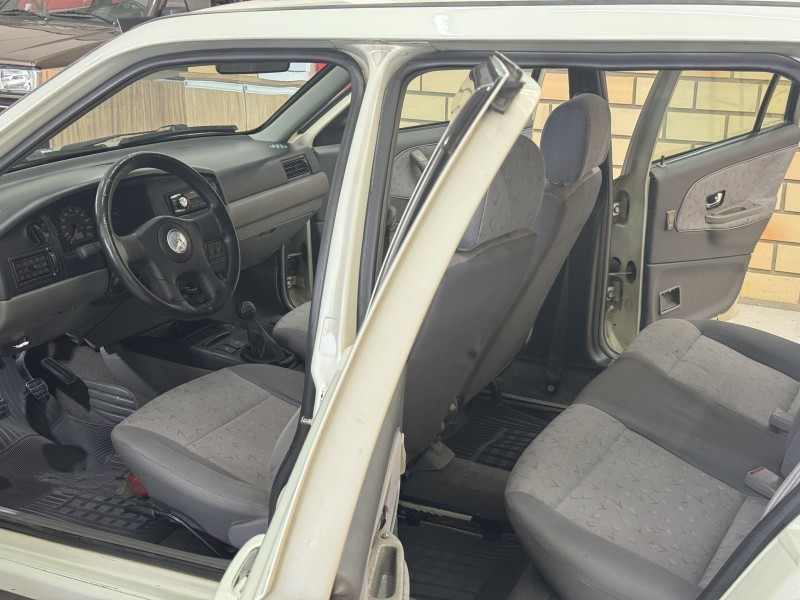 SANTANA 1.8 MI 8V GASOLINA 4P MANUAL - 2000 - CAXIAS DO SUL