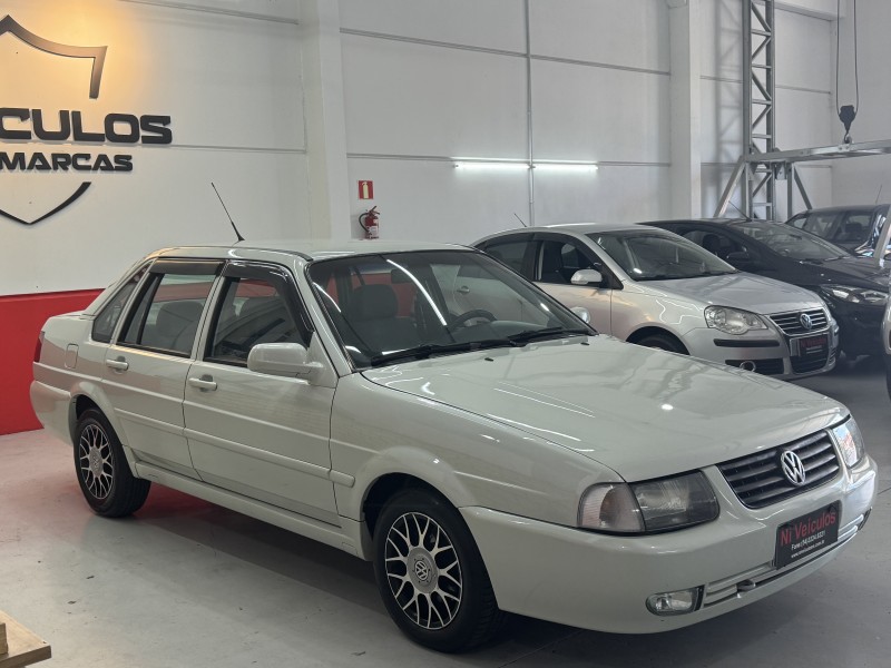 SANTANA 1.8 MI 8V GASOLINA 4P MANUAL - 2000 - CAXIAS DO SUL