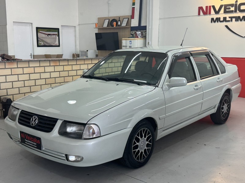 SANTANA 1.8 MI 8V GASOLINA 4P MANUAL - 2000 - CAXIAS DO SUL