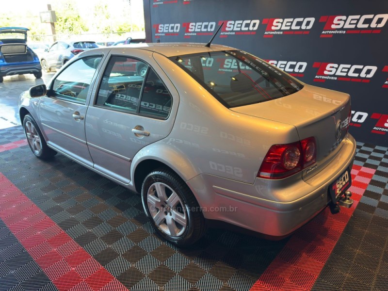 BORA 2.0 MI 8V GASOLINA 4P AUTOMÁTICO - 2011 - PASSO FUNDO