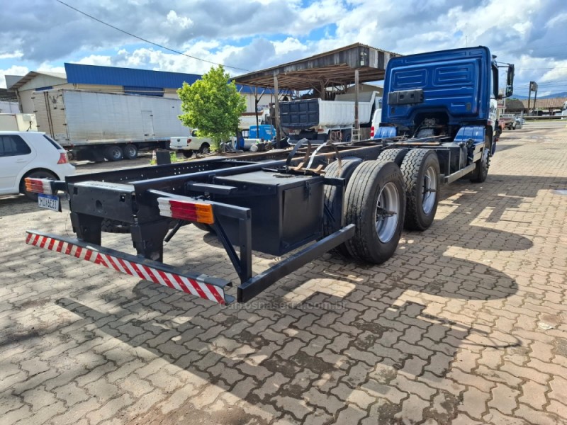 ATEGO 2425 3 EIXOS - 2011 - PORTãO