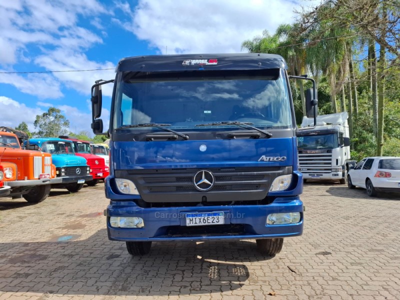 ATEGO 2425 3 EIXOS - 2011 - PORTãO