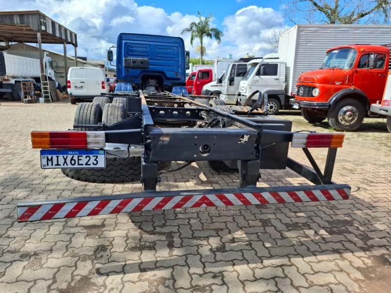 ATEGO 2425 3 EIXOS - 2011 - PORTãO