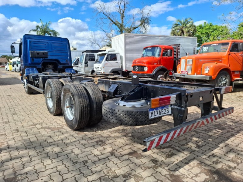 ATEGO 2425 3 EIXOS - 2011 - PORTãO