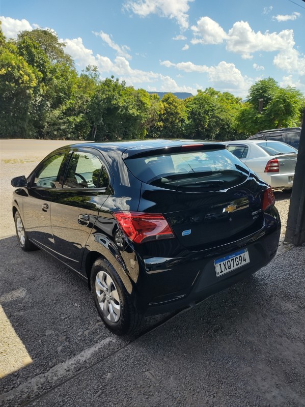 ONIX 1.0 MPFI LT 8V FLEX 4P MANUAL - 2017 - VALE REAL