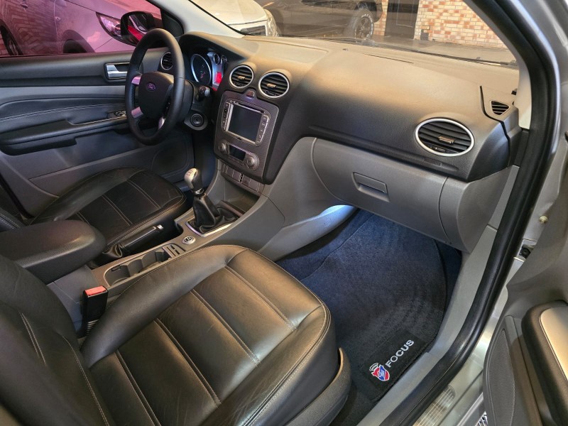 FOCUS 2.0 GHIA 16V FLEX 4P MANUAL - 2009 - FARROUPILHA