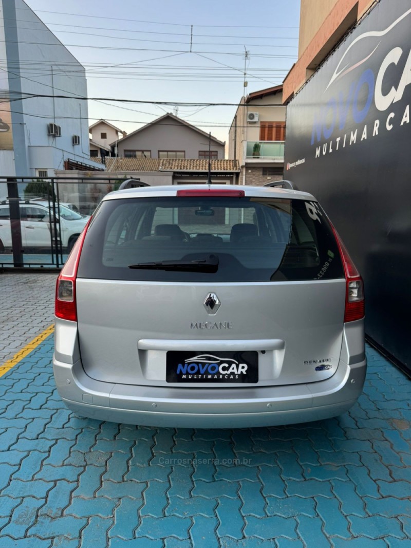 MÉGANE 1.6 DYNAMIQUE GRAND TOUR 16V FLEX 4P MANUAL - 2011 - ESTâNCIA VELHA