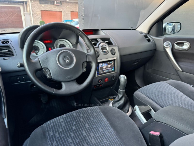 MÉGANE 1.6 DYNAMIQUE GRAND TOUR 16V FLEX 4P MANUAL - 2011 - ESTâNCIA VELHA