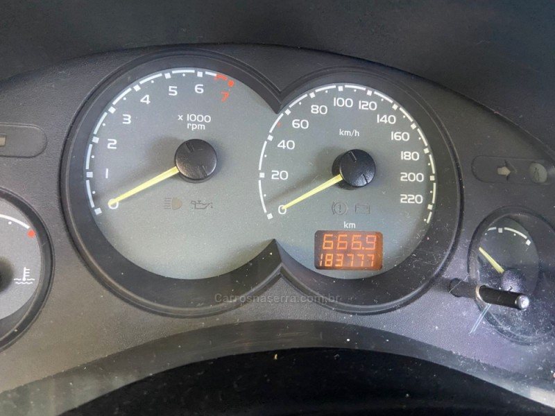 CLASSIC 1.0 MPFI VHC SUPER 8V GASOLINA 4P MANUAL - 2005 - CANELA