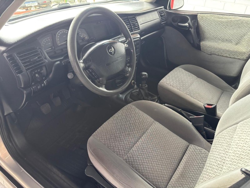 VECTRA 2.0 MPFI EXPRESSION 8V GASOLINA 4P MANUAL - 2005 - CAXIAS DO SUL