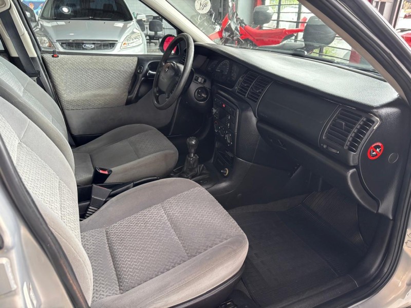 VECTRA 2.0 MPFI EXPRESSION 8V GASOLINA 4P MANUAL - 2005 - CAXIAS DO SUL