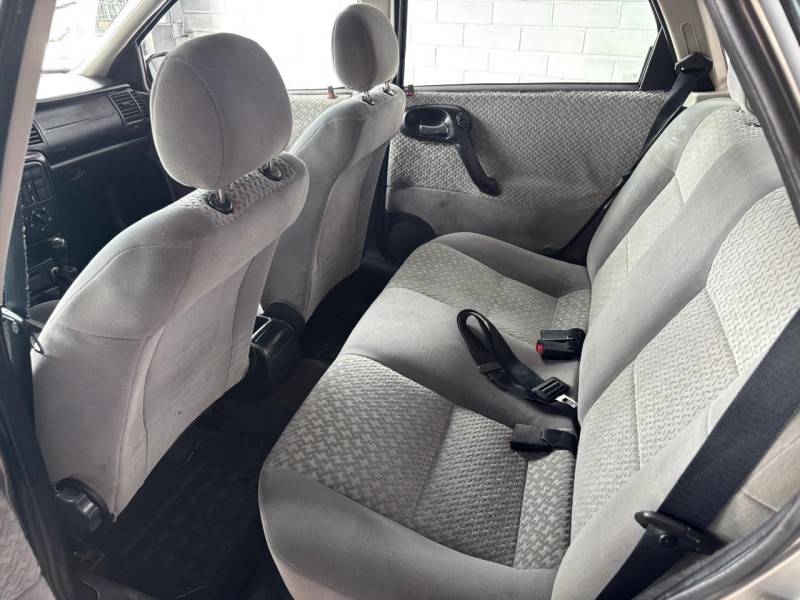 VECTRA 2.0 MPFI EXPRESSION 8V GASOLINA 4P MANUAL - 2005 - CAXIAS DO SUL