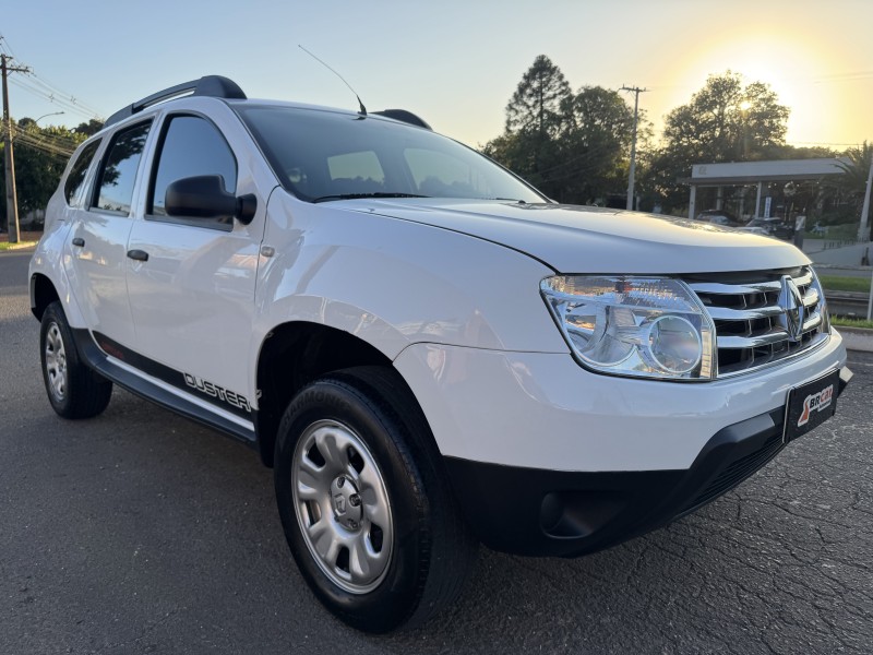 DUSTER 1.6 EXPRESSION 4X2 16V FLEX 4P MANUAL - 2014 - DOIS IRMãOS