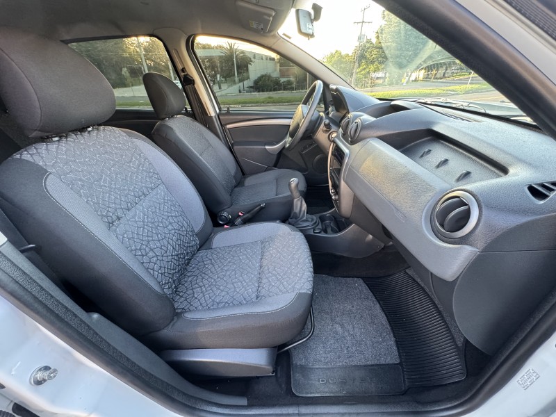 DUSTER 1.6 EXPRESSION 4X2 16V FLEX 4P MANUAL - 2014 - DOIS IRMãOS