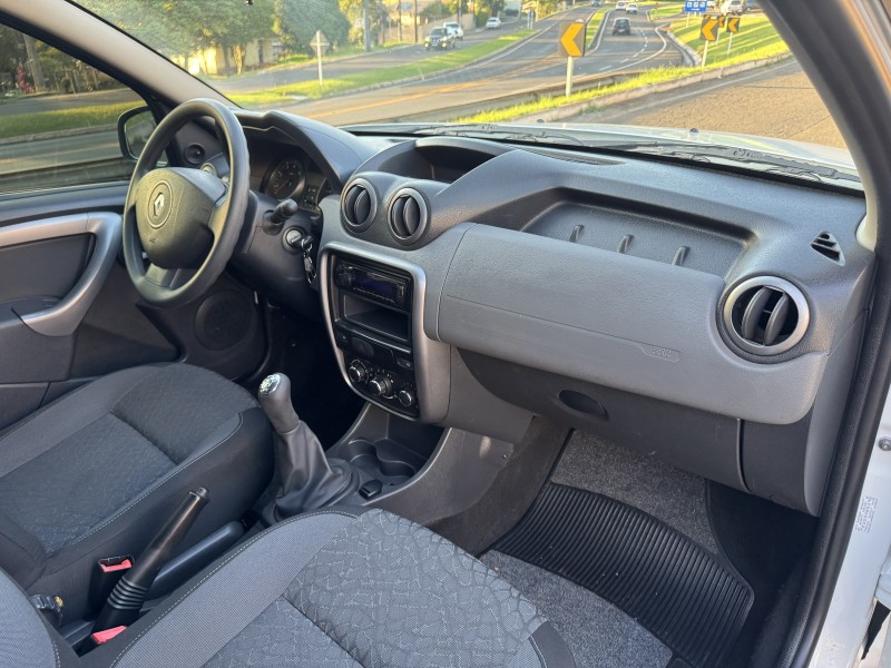 DUSTER 1.6 EXPRESSION 4X2 16V FLEX 4P MANUAL - 2014 - DOIS IRMãOS