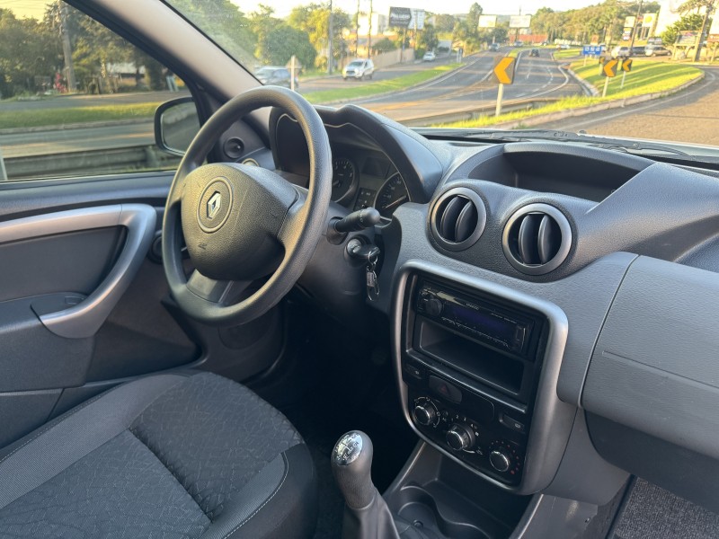 DUSTER 1.6 EXPRESSION 4X2 16V FLEX 4P MANUAL - 2014 - DOIS IRMãOS