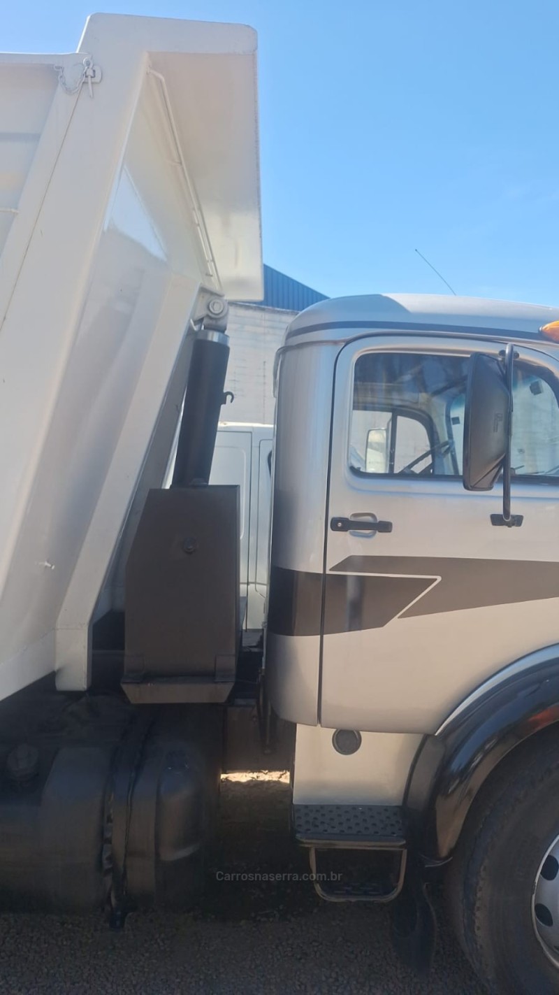 L-1518  - 1989 - PORTãO