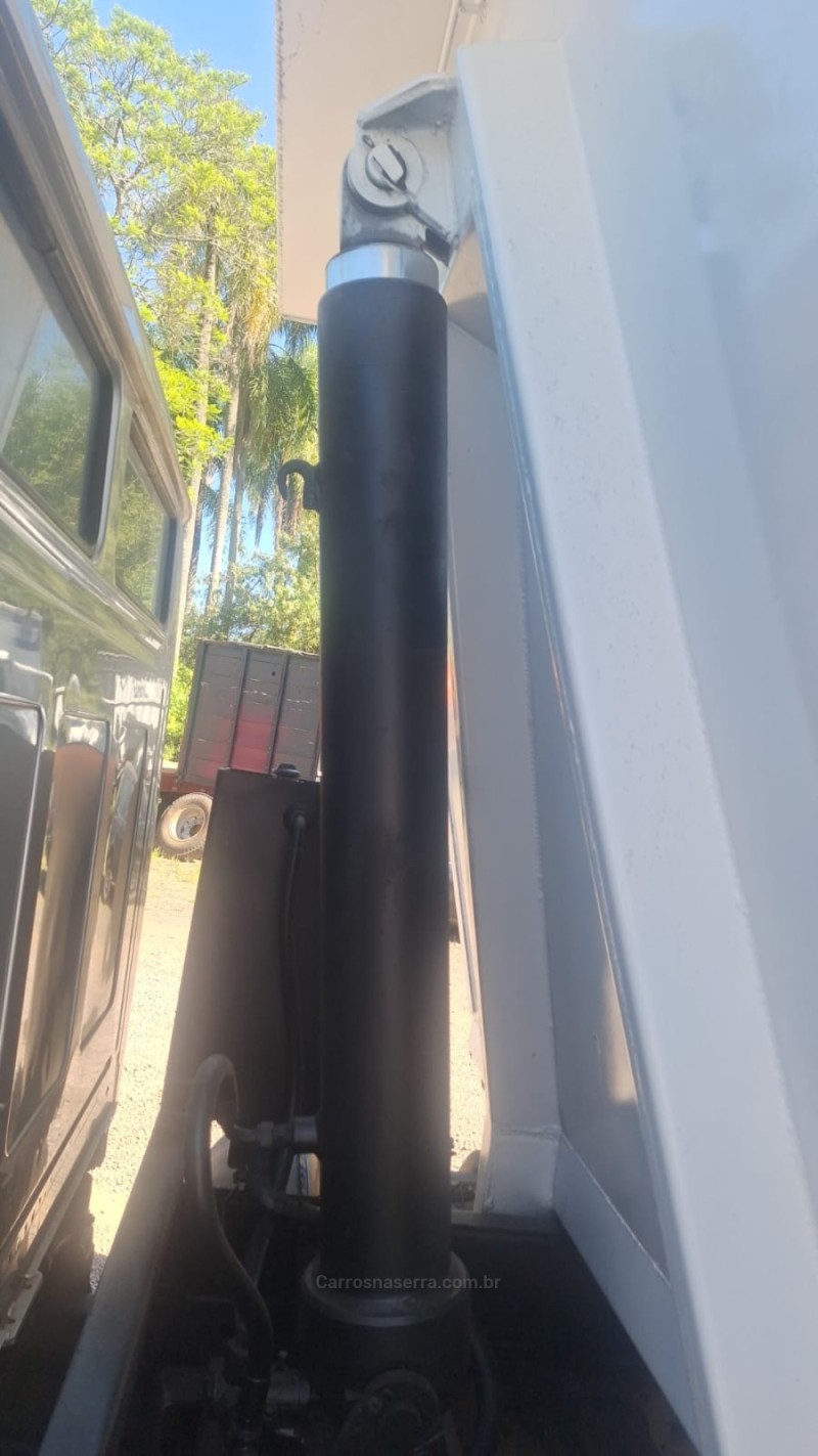 L-1518  - 1989 - PORTãO