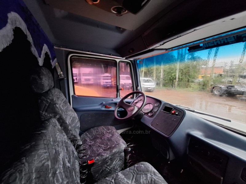 L-1620 3 EIXOS - 2001 - PORTãO