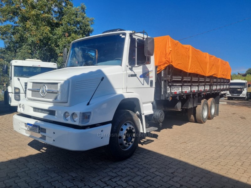 L-1620 3 EIXOS - 2001 - PORTãO