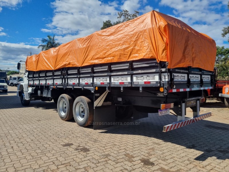 L-1620 3 EIXOS - 2001 - PORTãO