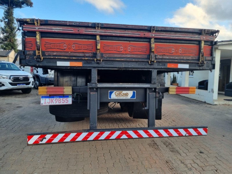 L-1620 3 EIXOS - 2001 - PORTãO