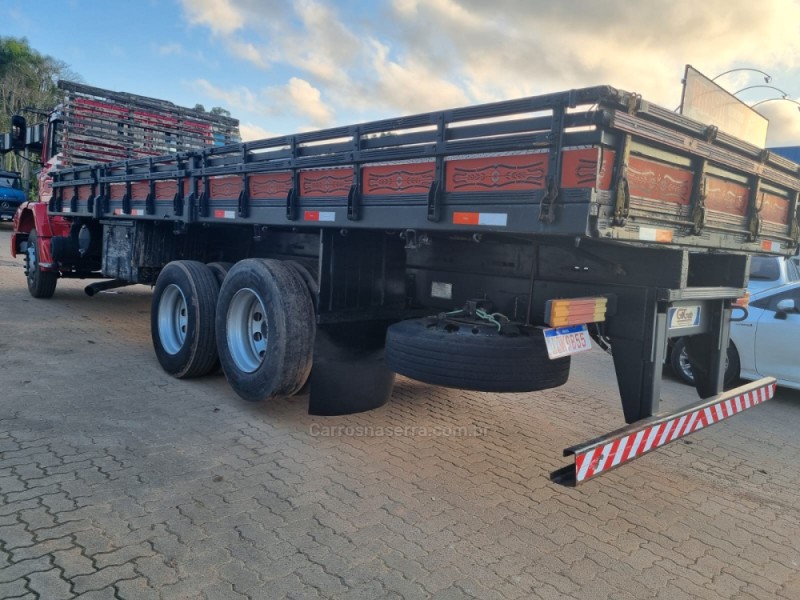 L-1620 3 EIXOS - 2001 - PORTãO