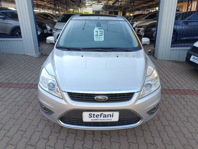 FOCUS 2.0 TITANIUM SEDAN 16V FLEX 4P AUTOMÁTICO - 2013 - BOM PRINCíPIO