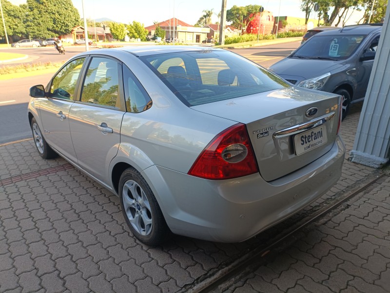 FOCUS 2.0 TITANIUM SEDAN 16V FLEX 4P AUTOMÁTICO - 2013 - BOM PRINCíPIO