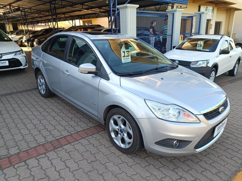 FOCUS 2.0 TITANIUM SEDAN 16V FLEX 4P AUTOMÁTICO - 2013 - BOM PRINCíPIO