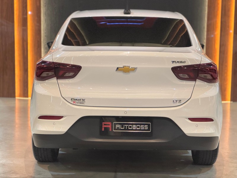 ONIX 1.0 LTZ 12V TURBO FLEX 4P MANUAL - 2023 - NOVO HAMBURGO