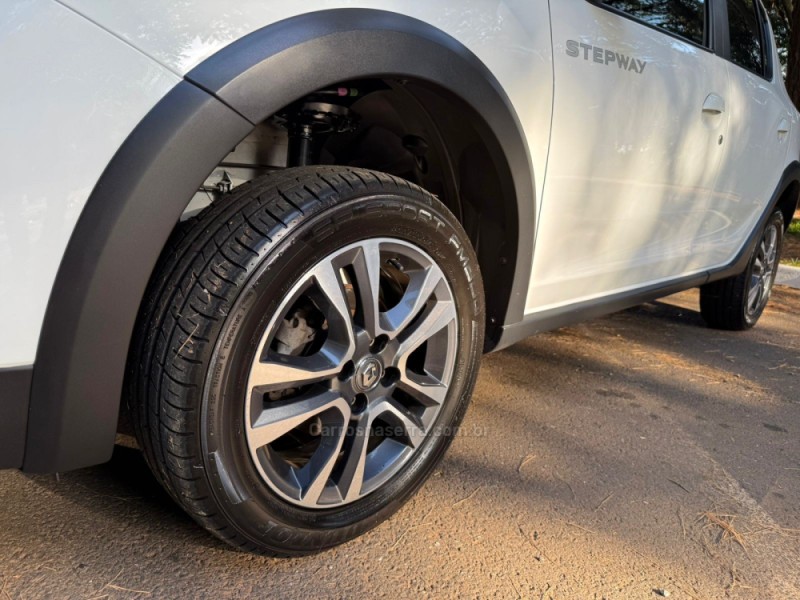 SANDERO 1.6 STEPWAY ICONIC X-TRONIC 16V FLEX 4P AUTOMÁTICO - 2020 - DOIS IRMãOS