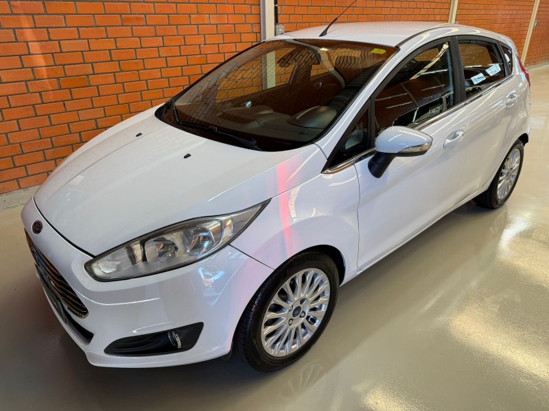 FIESTA 1.6 TITANIUM HATCH 16V FLEX 4P AUTOMÁTICO
