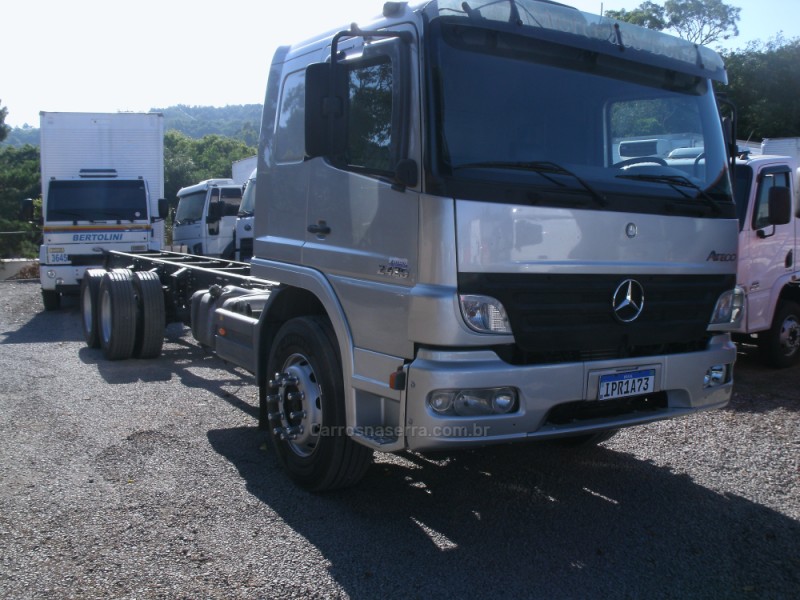 atego 2425 3 eixos 2009 garibaldi