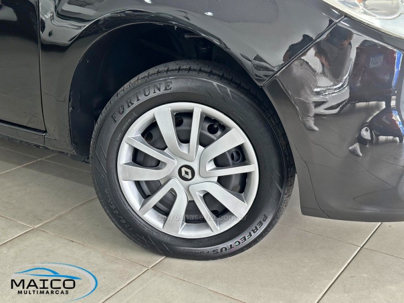 SANDERO 1.0 AUTHENTIQUE 16V FLEX 4P MANUAL - 2013 - NOVO HAMBURGO