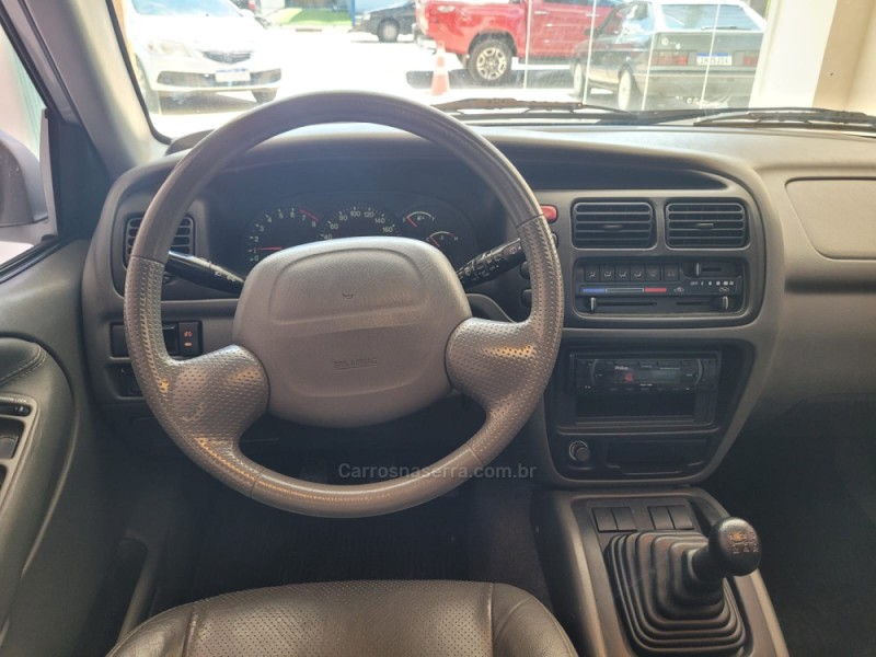 TRACKER 2.0 4X4 16V GASOLINA 4P MANUAL - 2008 - CANELA