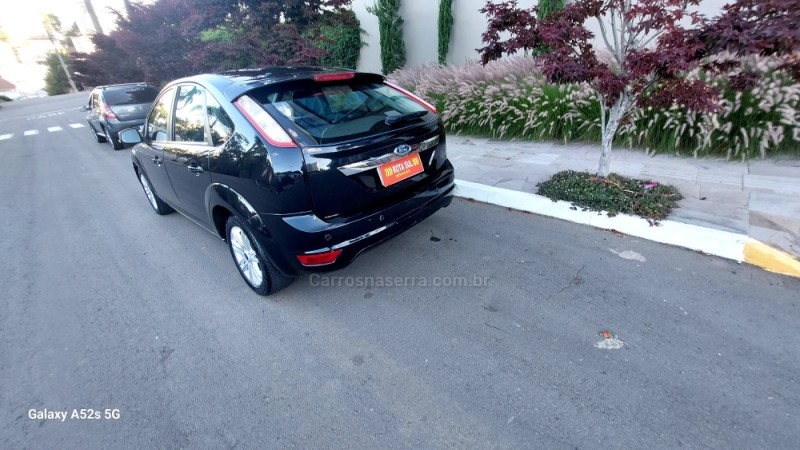 FOCUS 2.0 GHIA 16V GASOLINA 4P AUTOMÁTICO