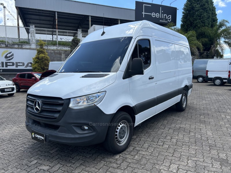 SPRINTER 2.2 CHASSI 416 FURGÃO LONGO TA DIESEL 2P MANUAL - 2022 - FARROUPILHA