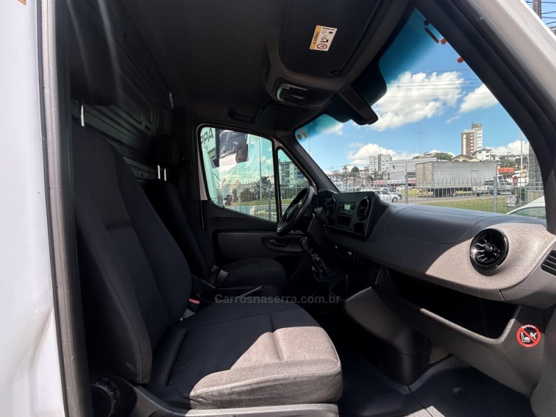 SPRINTER 2.2 CHASSI 416 FURGÃO LONGO TA DIESEL 2P MANUAL - 2022 - FARROUPILHA