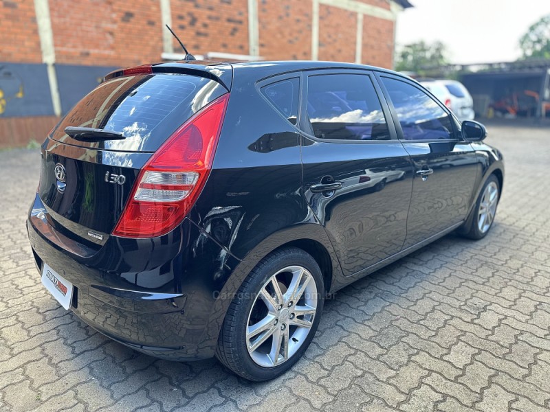 I30 2.0 MPI 16V GASOLINA 4P MANUAL - 2011 - CAMPO BOM