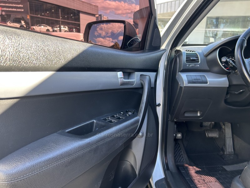 SORENTO 2.4 EX 4X2 16V GASOLINA 4P AUTOMÁTICO - 2015 - FARROUPILHA