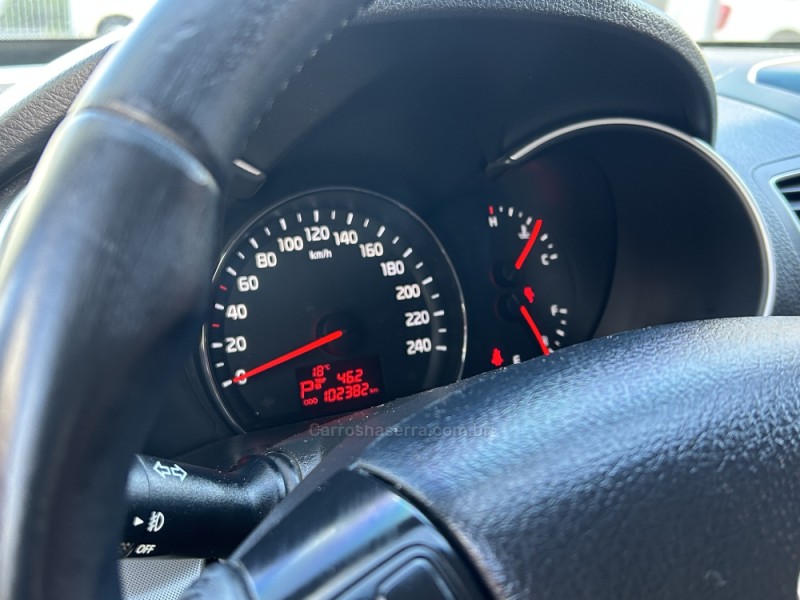 SORENTO 2.4 EX 4X2 16V GASOLINA 4P AUTOMÁTICO - 2015 - FARROUPILHA