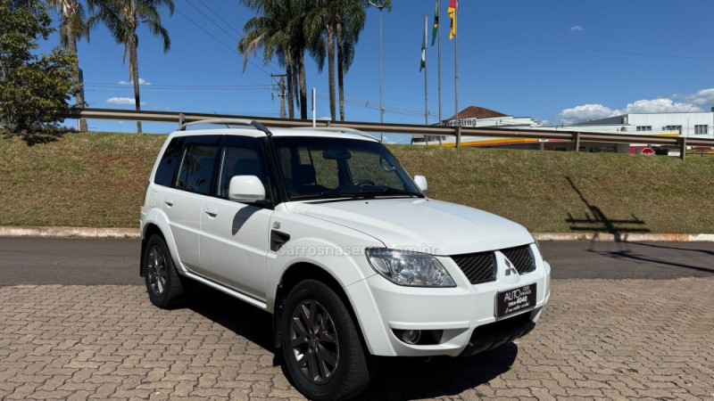 pajero tr4 2.0 4x2 16v 140cv flex 4p automatico 2013 dois irmaos