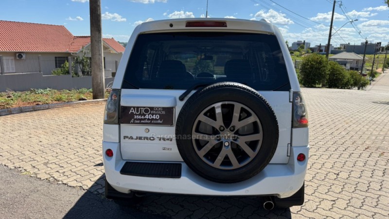 PAJERO TR4 2.0 4X2 16V 140CV FLEX 4P AUTOMÁTICO - 2013 - DOIS IRMãOS