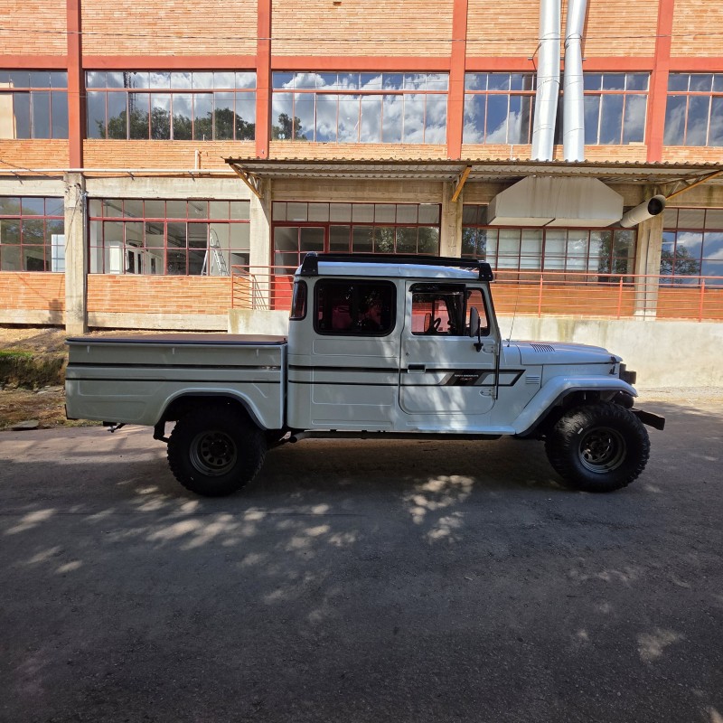 BANDEIRANTE 3.7 BJ55LP-2BL 4X4 CD DIESEL 2P MANUAL - 2000 - FLORES DA CUNHA