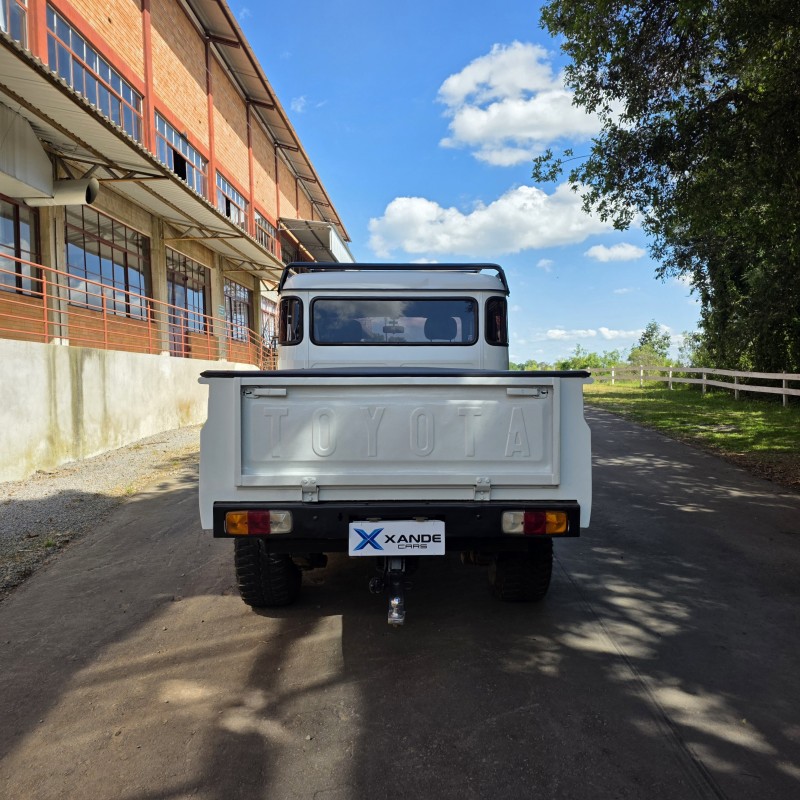 BANDEIRANTE 3.7 BJ55LP-2BL 4X4 CD DIESEL 2P MANUAL - 2000 - FLORES DA CUNHA