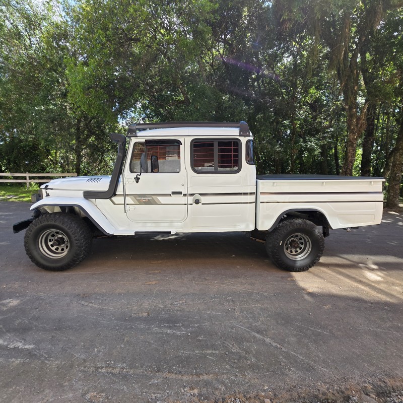 BANDEIRANTE 3.7 BJ55LP-2BL 4X4 CD DIESEL 2P MANUAL - 2000 - FLORES DA CUNHA