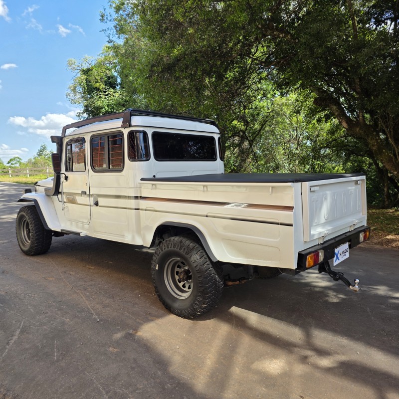 BANDEIRANTE 3.7 BJ55LP-2BL 4X4 CD DIESEL 2P MANUAL - 2000 - FLORES DA CUNHA