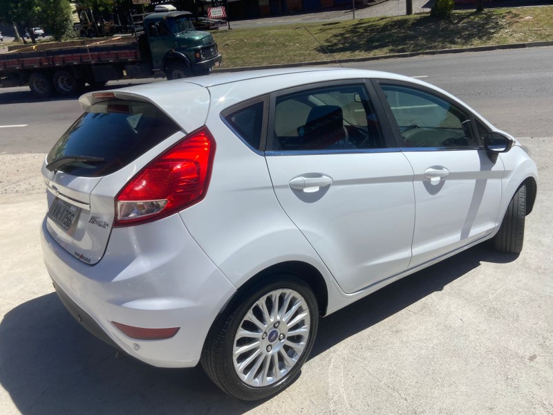 FIESTA 1.6 TITANIUM HATCH 16V FLEX 4P AUTOMÁTICO - 2014 - CAXIAS DO SUL